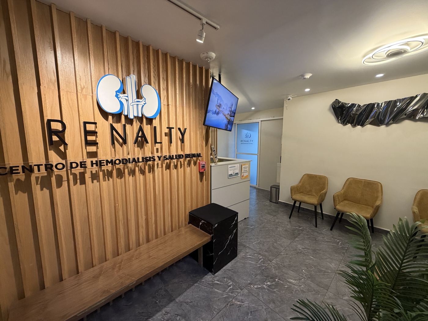 Sala de espera de RENALTY — cómoda para acompañantes